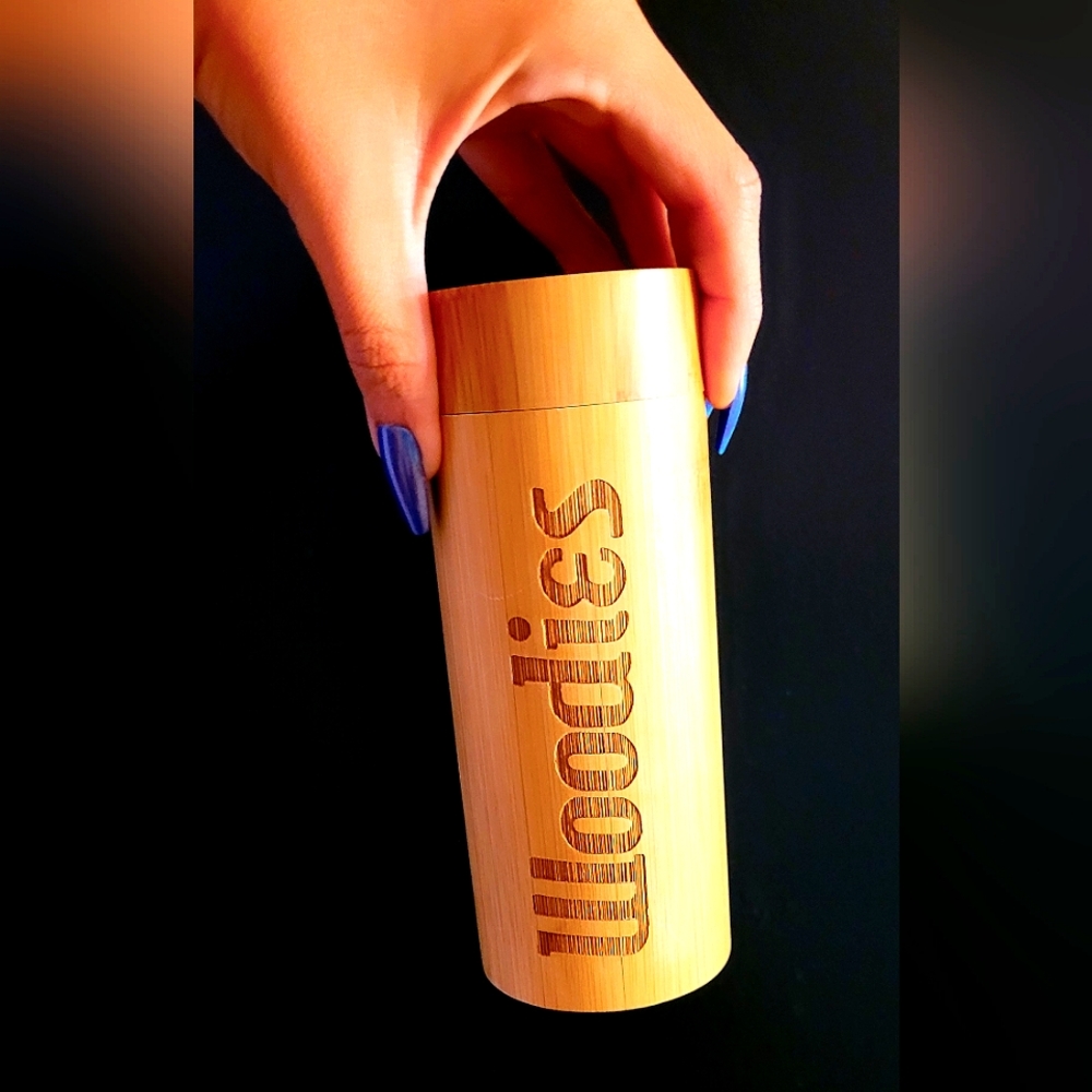 Woodies Bamboo sunglasses case 😎 👌 ✨️ Pre-owned with a Tag ! NWT 👍
